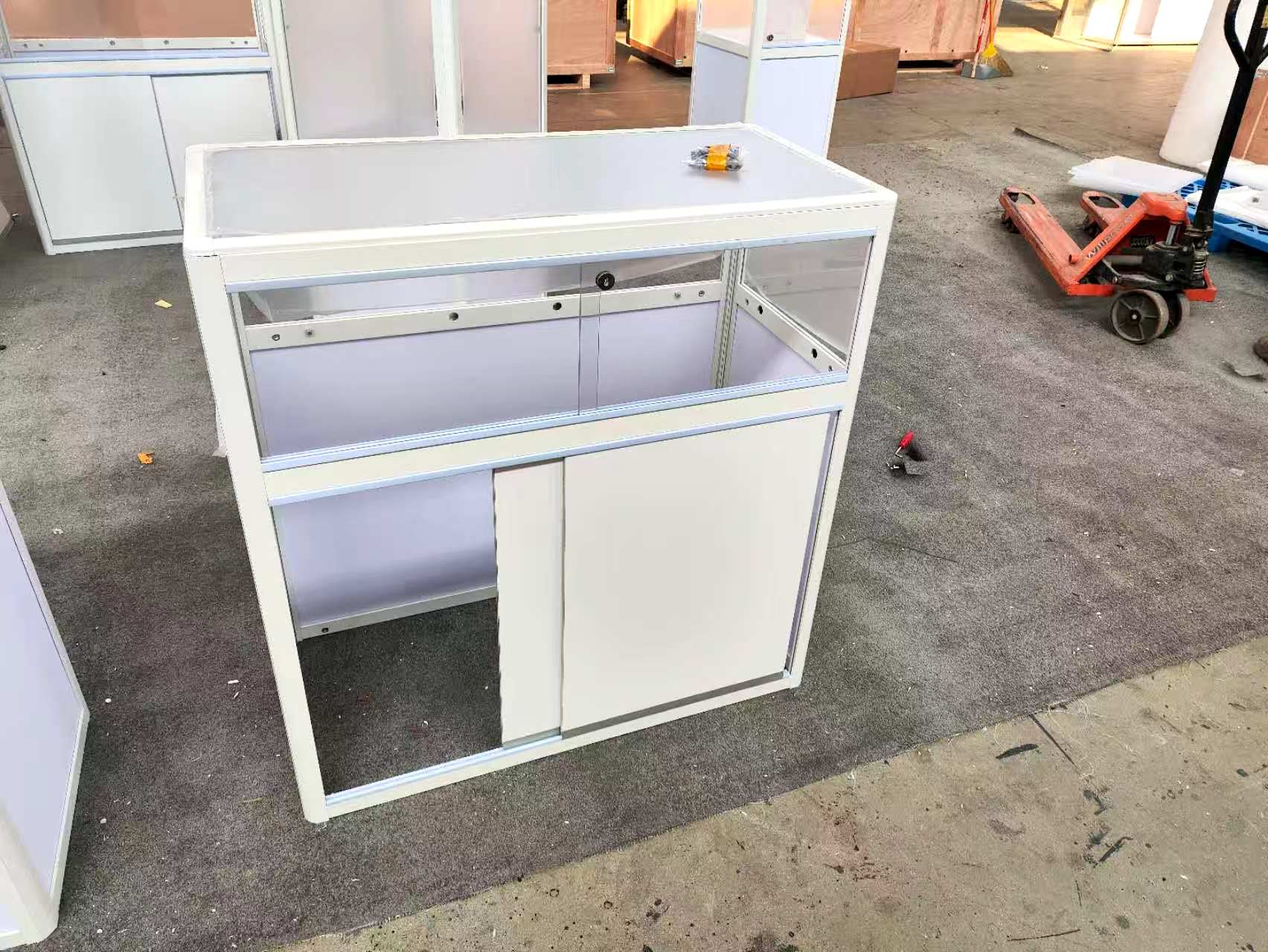 Folding cabinet